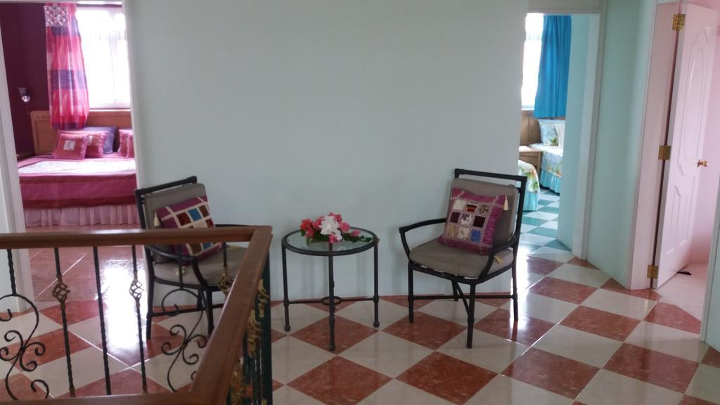Fayruz Villa Is A 3 Bedroom, 3 Bathroom Detached House With Ac And Swimming Pool 5 Minutes Walk From Flic En Flac Public Beach Екстер'єр фото