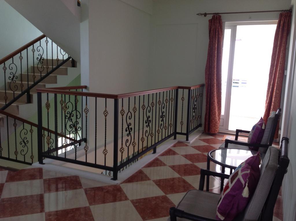 Fayruz Villa Is A 3 Bedroom, 3 Bathroom Detached House With Ac And Swimming Pool 5 Minutes Walk From Flic En Flac Public Beach Екстер'єр фото