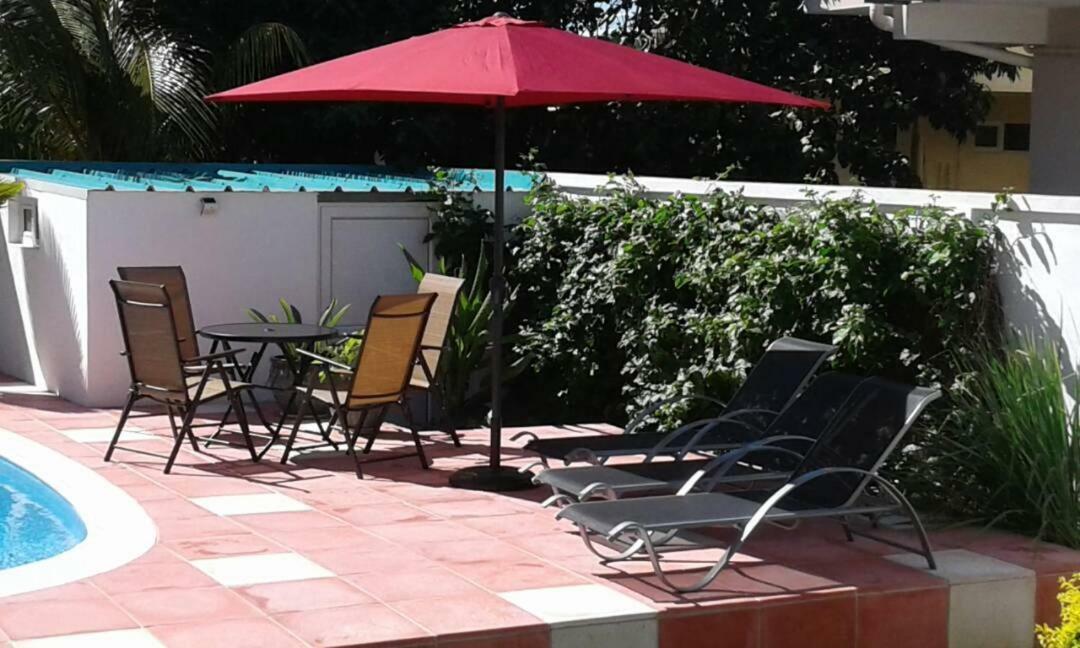 Fayruz Villa Is A 3 Bedroom, 3 Bathroom Detached House With Ac And Swimming Pool 5 Minutes Walk From Flic En Flac Public Beach Екстер'єр фото