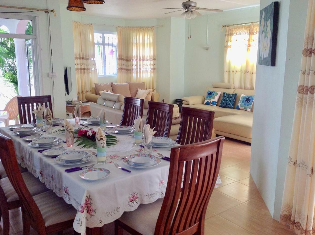 Fayruz Villa Is A 3 Bedroom, 3 Bathroom Detached House With Ac And Swimming Pool 5 Minutes Walk From Flic En Flac Public Beach Екстер'єр фото