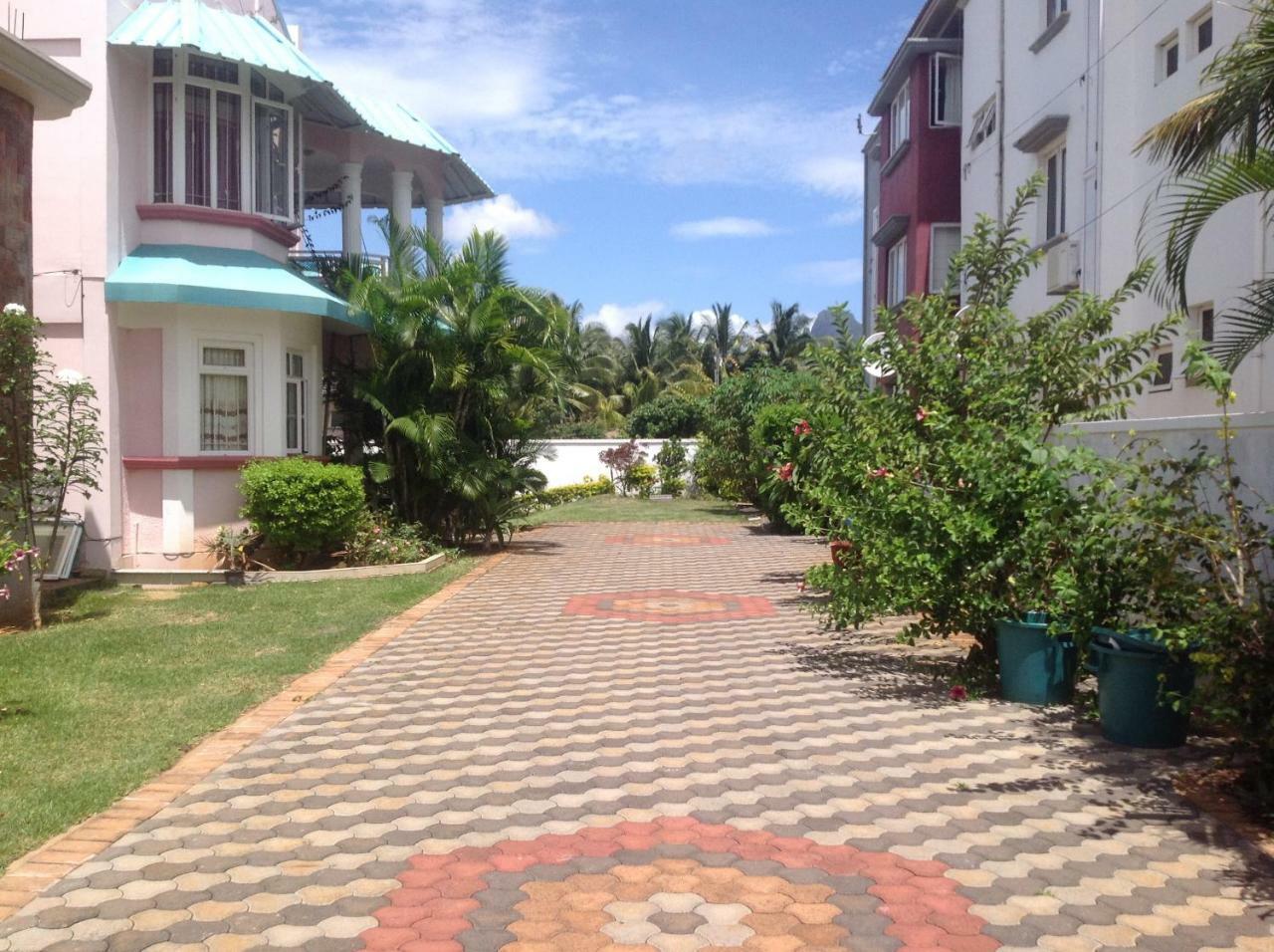 Fayruz Villa Is A 3 Bedroom, 3 Bathroom Detached House With Ac And Swimming Pool 5 Minutes Walk From Flic En Flac Public Beach Екстер'єр фото