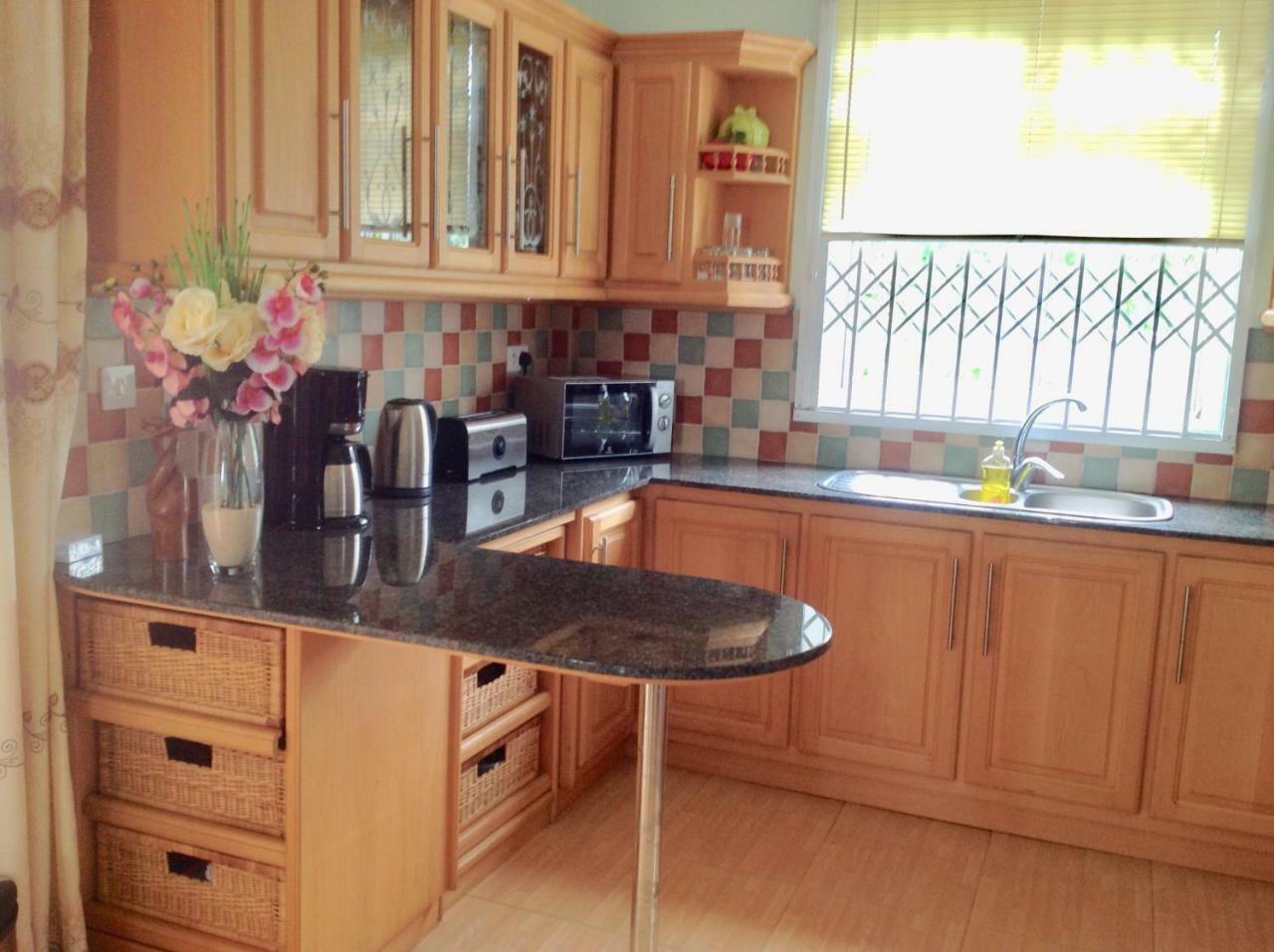 Fayruz Villa Is A 3 Bedroom, 3 Bathroom Detached House With Ac And Swimming Pool 5 Minutes Walk From Flic En Flac Public Beach Екстер'єр фото