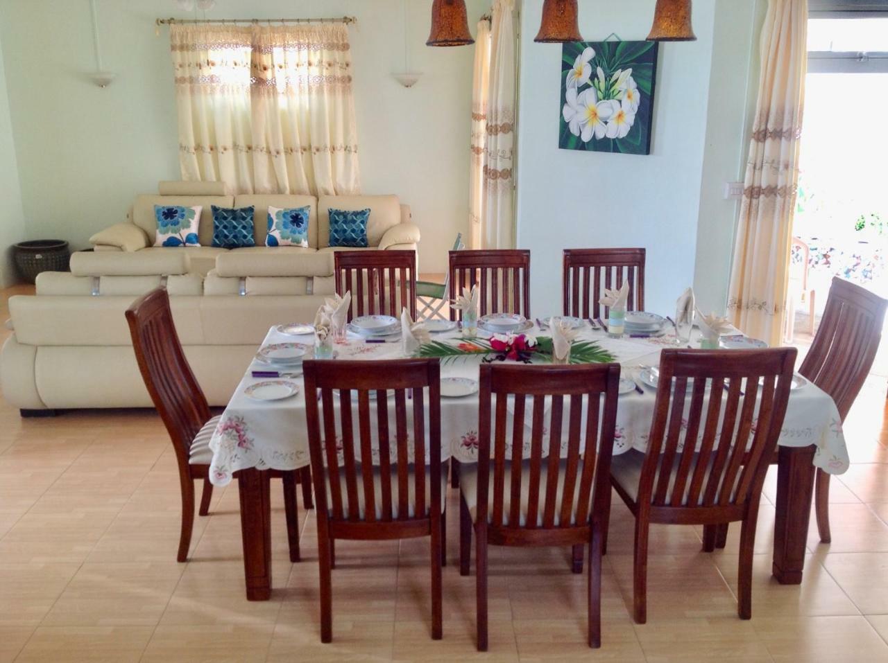 Fayruz Villa Is A 3 Bedroom, 3 Bathroom Detached House With Ac And Swimming Pool 5 Minutes Walk From Flic En Flac Public Beach Екстер'єр фото