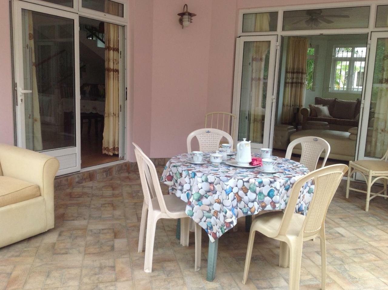 Fayruz Villa Is A 3 Bedroom, 3 Bathroom Detached House With Ac And Swimming Pool 5 Minutes Walk From Flic En Flac Public Beach Екстер'єр фото
