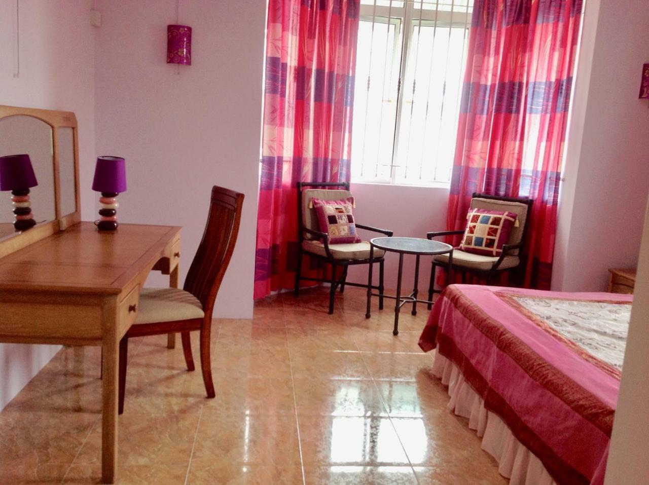 Fayruz Villa Is A 3 Bedroom, 3 Bathroom Detached House With Ac And Swimming Pool 5 Minutes Walk From Flic En Flac Public Beach Екстер'єр фото