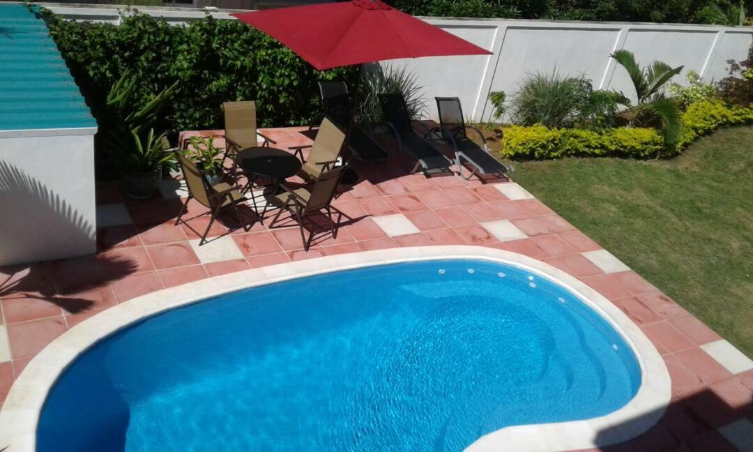 Fayruz Villa Is A 3 Bedroom, 3 Bathroom Detached House With Ac And Swimming Pool 5 Minutes Walk From Flic En Flac Public Beach Екстер'єр фото
