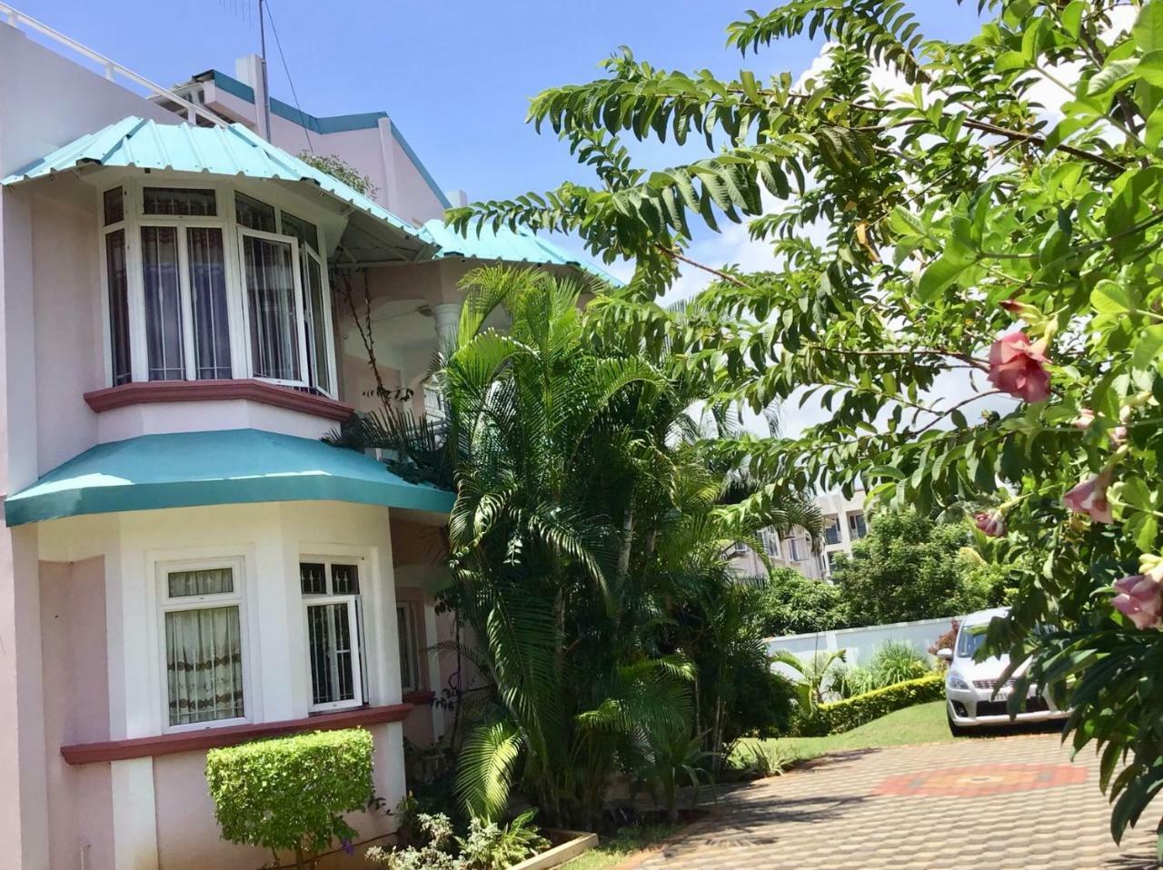 Fayruz Villa Is A 3 Bedroom, 3 Bathroom Detached House With Ac And Swimming Pool 5 Minutes Walk From Flic En Flac Public Beach Екстер'єр фото