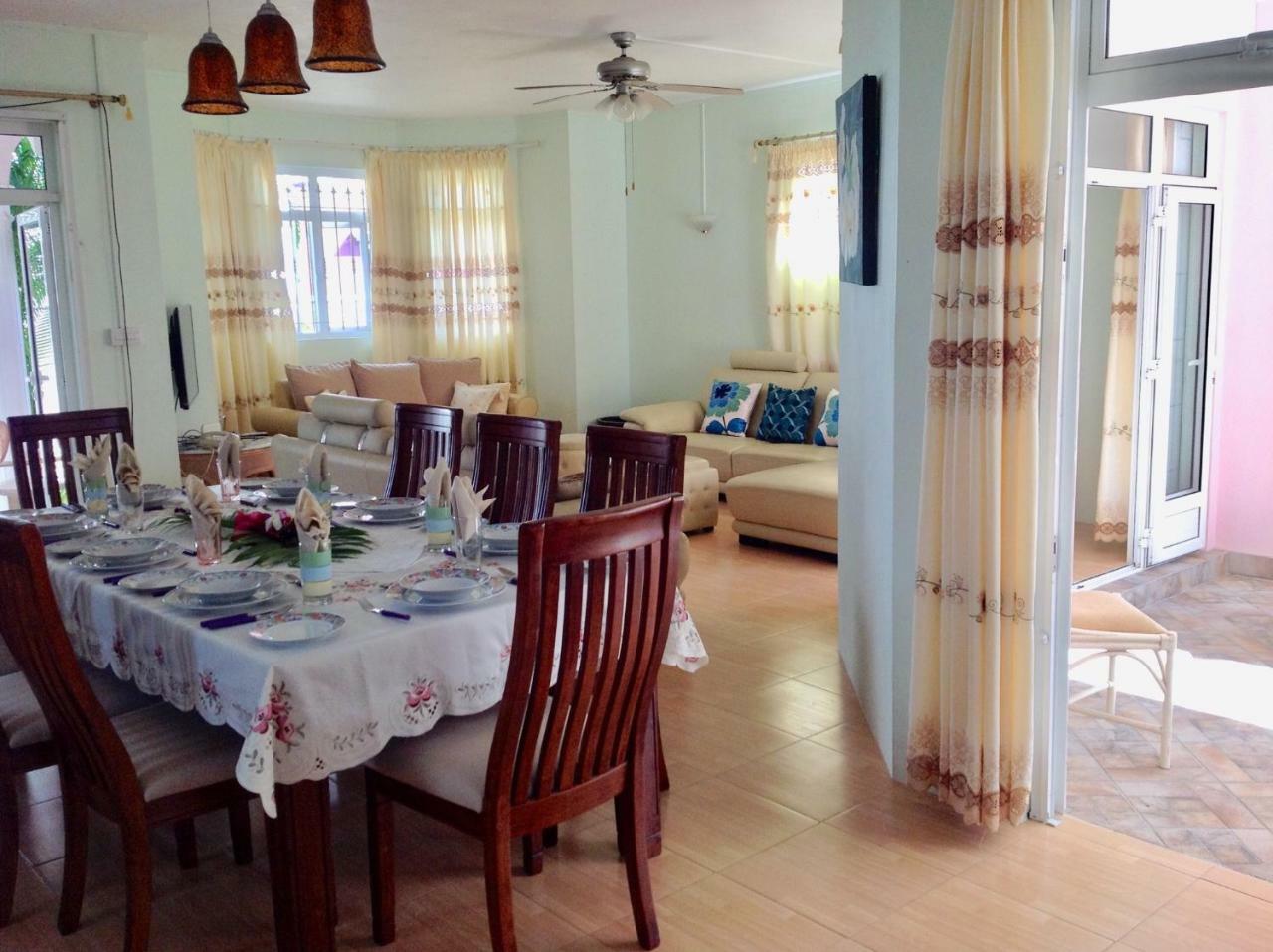 Fayruz Villa Is A 3 Bedroom, 3 Bathroom Detached House With Ac And Swimming Pool 5 Minutes Walk From Flic En Flac Public Beach Екстер'єр фото