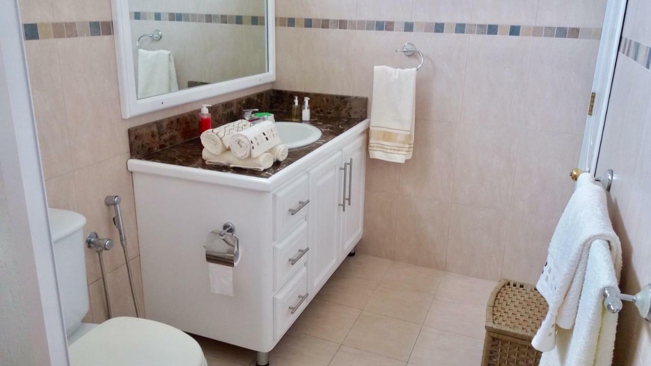 Fayruz Villa Is A 3 Bedroom, 3 Bathroom Detached House With Ac And Swimming Pool 5 Minutes Walk From Flic En Flac Public Beach Екстер'єр фото