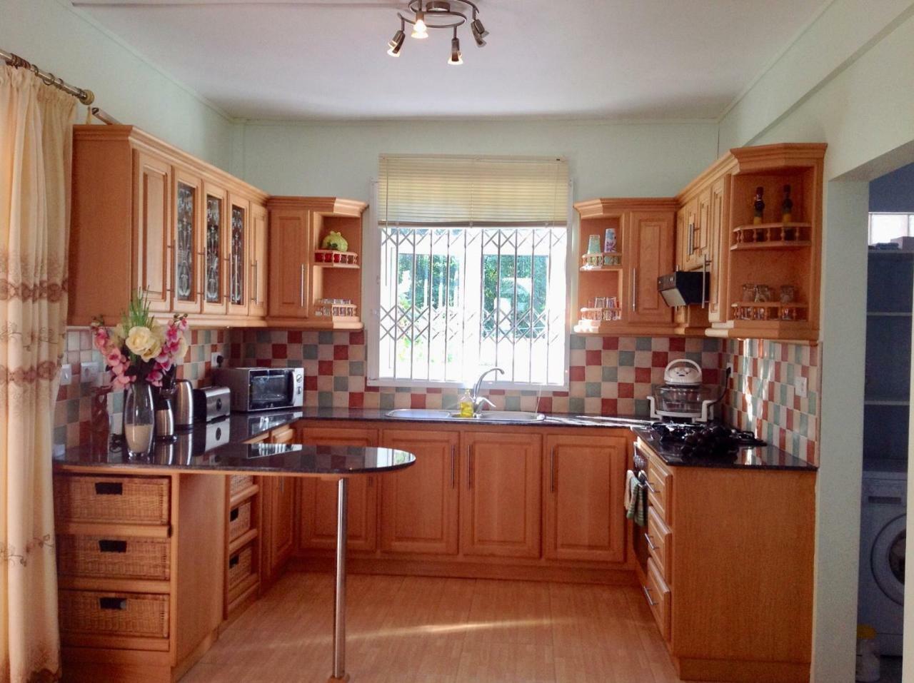 Fayruz Villa Is A 3 Bedroom, 3 Bathroom Detached House With Ac And Swimming Pool 5 Minutes Walk From Flic En Flac Public Beach Екстер'єр фото