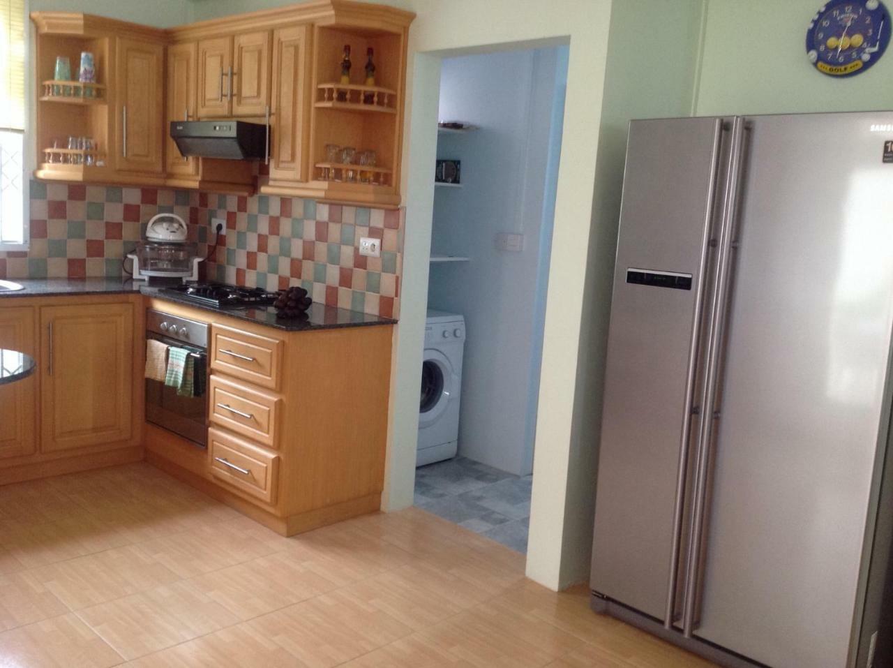 Fayruz Villa Is A 3 Bedroom, 3 Bathroom Detached House With Ac And Swimming Pool 5 Minutes Walk From Flic En Flac Public Beach Екстер'єр фото